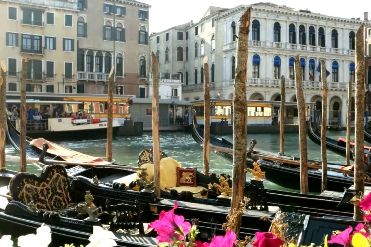 В Италии придумали, как повысить доходы предприятий, ожидающих новогодних туристов