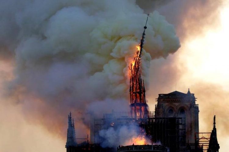 Санкт-Петербург принимает участие в восстановлении собора Парижской богоматери