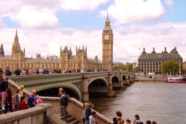 Борис Джонсон сообщил, когда Великобритания собирается покончить с пандемией