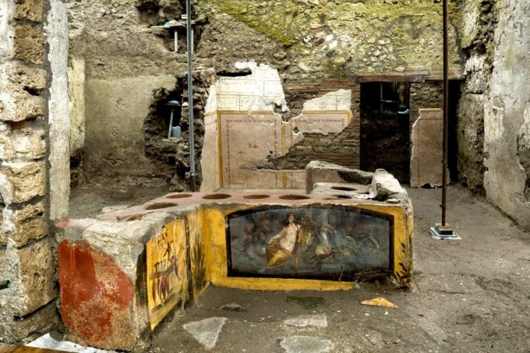 В Помпеях раскопали фаст-фуд для туристов