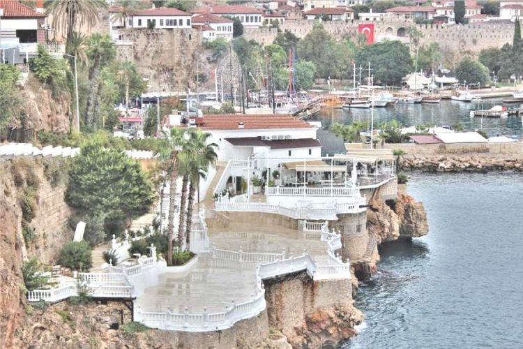 Отели Турции начали отменять новогодние программы