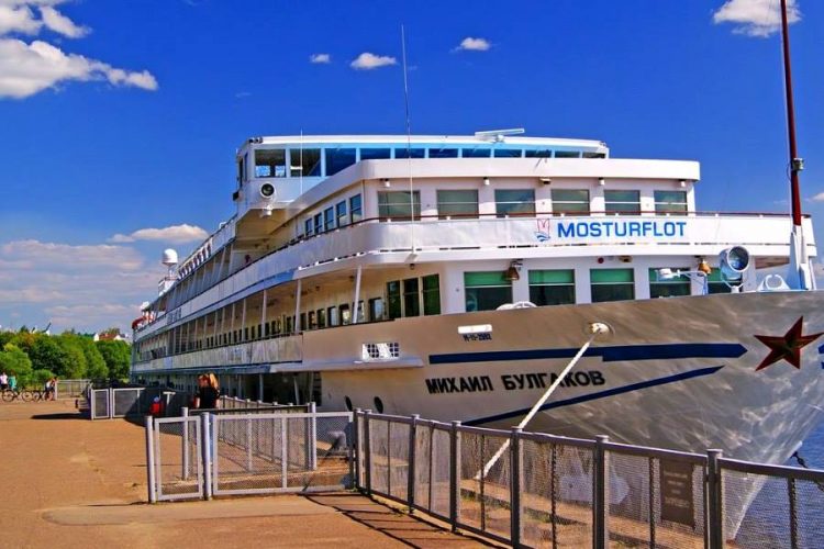 Мостурфлот запускает новый формат речных прогулок в Санкт-Петербурге