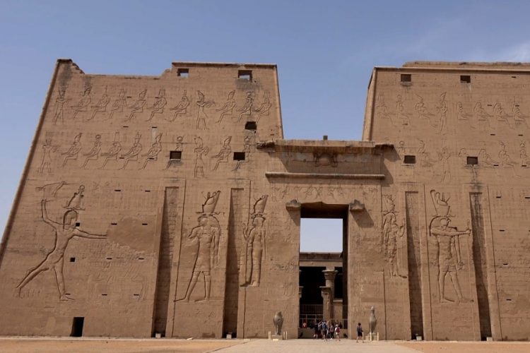 Египет согласился отправить древние артефакты в "турне"