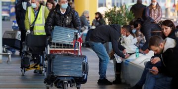 Британцы просят спасти их из аэропорта Германии - новые правила стали катастрофой