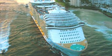 Royal Caribbean распродает корабли