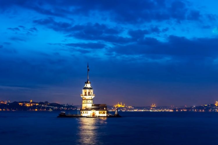 В Турции ввели новые ограничения на новогодние праздники