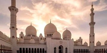 Абу-Даби сообщает об открытии для международного туризма