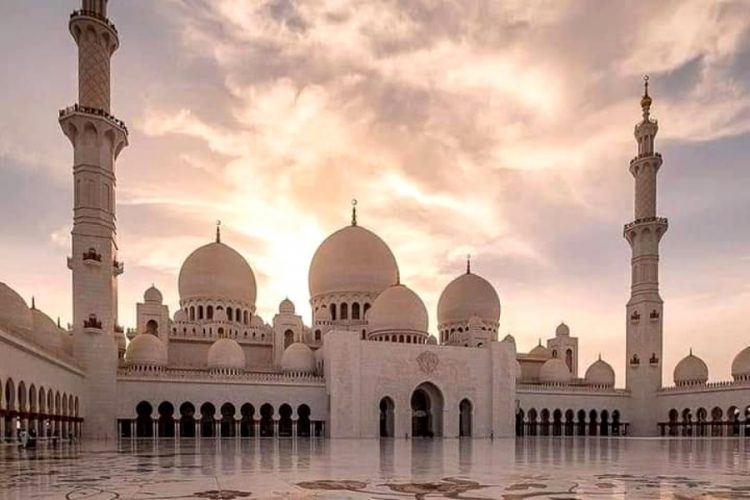 Абу-Даби сообщает об открытии для международного туризма