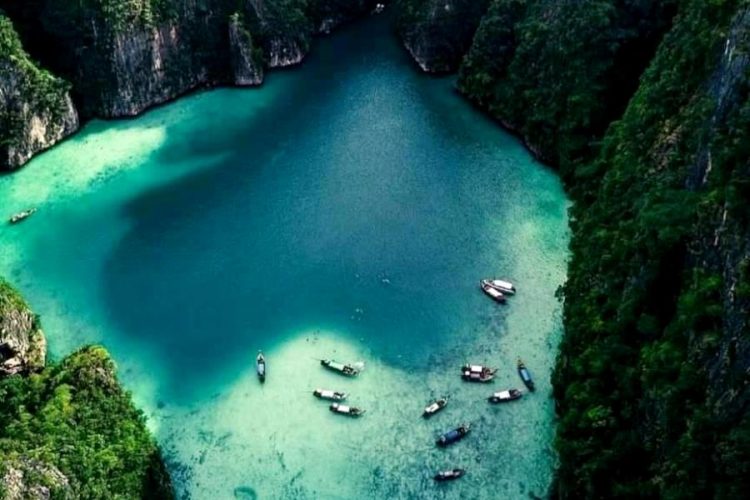 Туристка покончила с собой на карантине в Таиланде