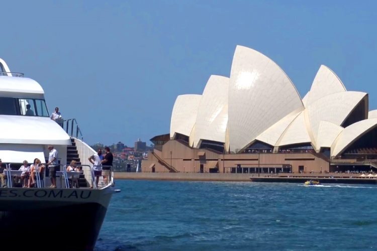 Австралия не собирается восстанавливать туризм до 17 марта 2021 года