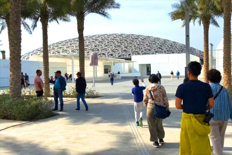 Туроператор организовал россиянам виртуальную экскурсию в Абу-Даби