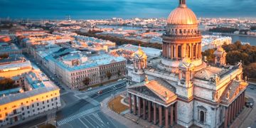 Ресторанам Санкт-Петербурга разрешили принимать туристов на открытых террасах