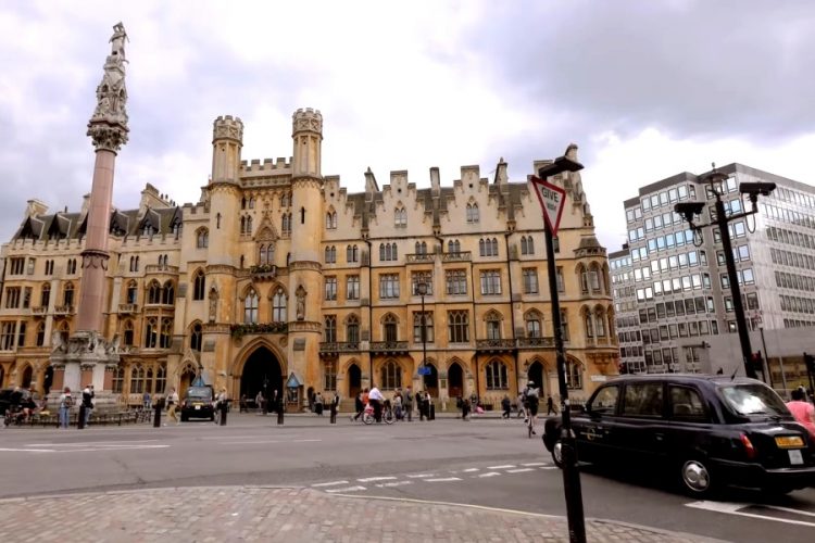 Россия собирается ввести карантин для прибывающих из Великобритании?