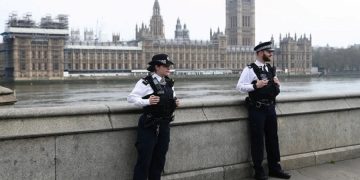 новость 01-01-2020 Власти Великобритании ограничили передвижение граждан по стране