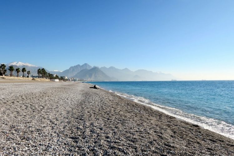 новость 19-01-2021 Заявления об открытии туристического сезона в Турции в апреле считают маркетинговой уловкой