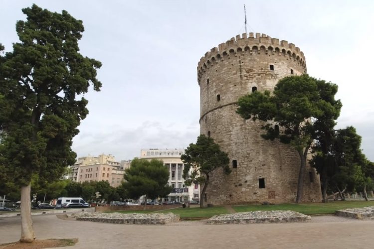 Греция передумала принимать всех туристов, как ранее