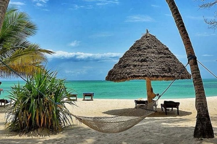 Туроператоры продлили чартерные программы на Занзибар