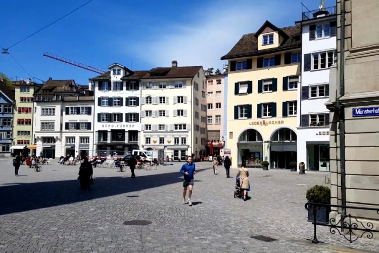 Стало известно, куда богатые туристы массово ездят на прививки от ковид