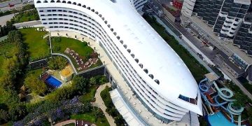 Популярный туроператор отменяет полетную программу в Турцию
