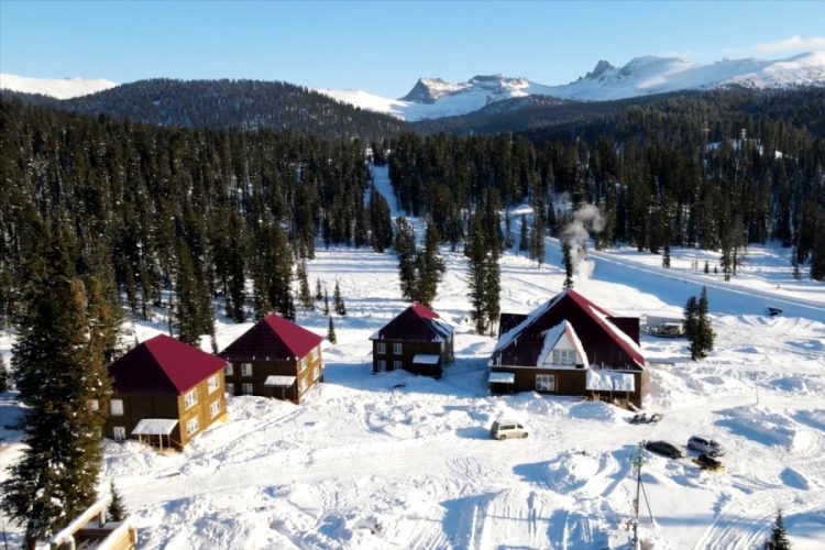 На территории парка Еркаги эвакуировали группу туристов из-за смерти женщины