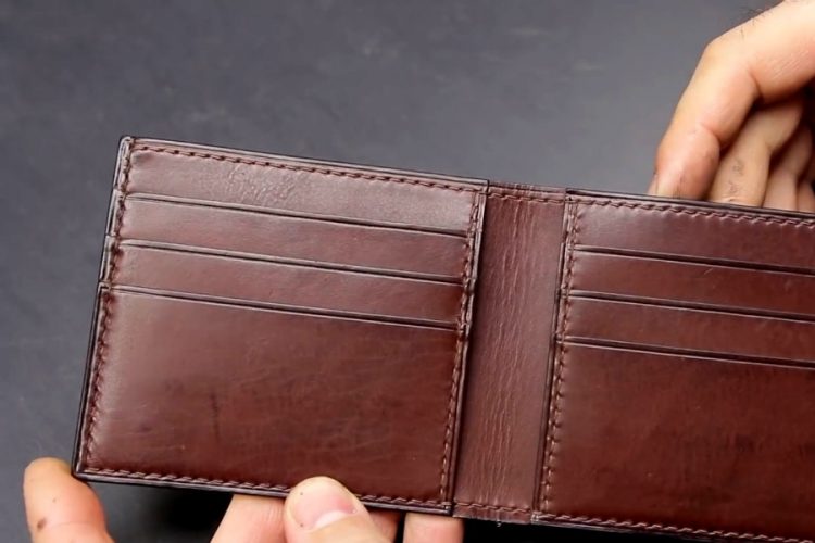 Удивительная история кошелька, который нашелся в стране, где его хозяйка никогда не была