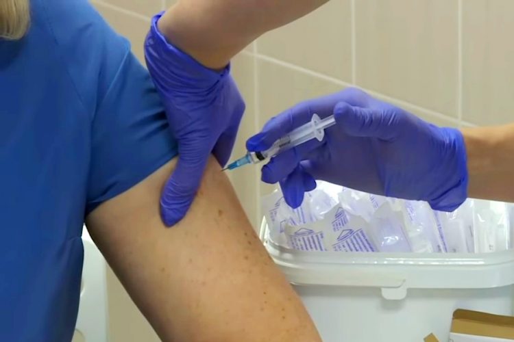 Сотрудников туризма начинают вакцинировать от коронавируса