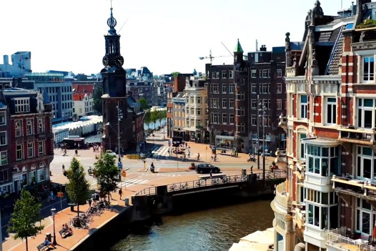 Амстердам запретит продавать наркотики туристам