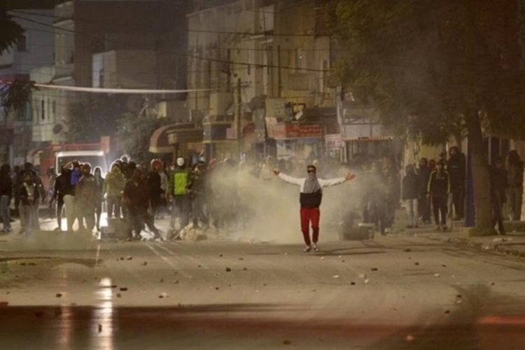 Тунис накрыли массовые беспорядки - введена армия