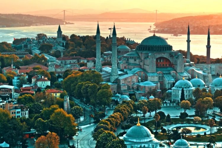 В Турции тает надежда на успешный летний сезон