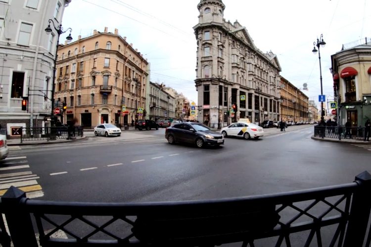 Ресторанам Петербурга разрешили работать дольше