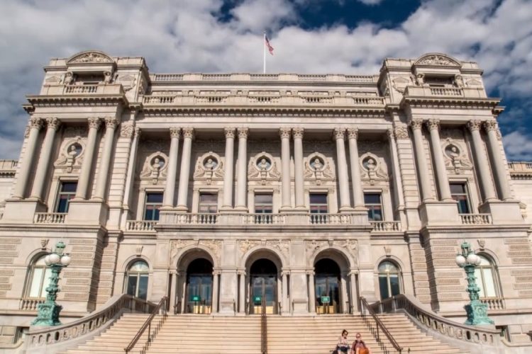 Airbnb отменил бронирования из-за инаугурации нового президента США