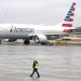 American Airlines начал летать на Boeing 737 Max, но пассажиров предупреждают об опасности