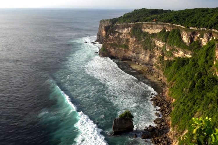 Индонезия не собирается открывать лазейку для туристов