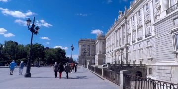 Рано испугались - ЕС не будет выдавать визы только вакцинированным от ковида