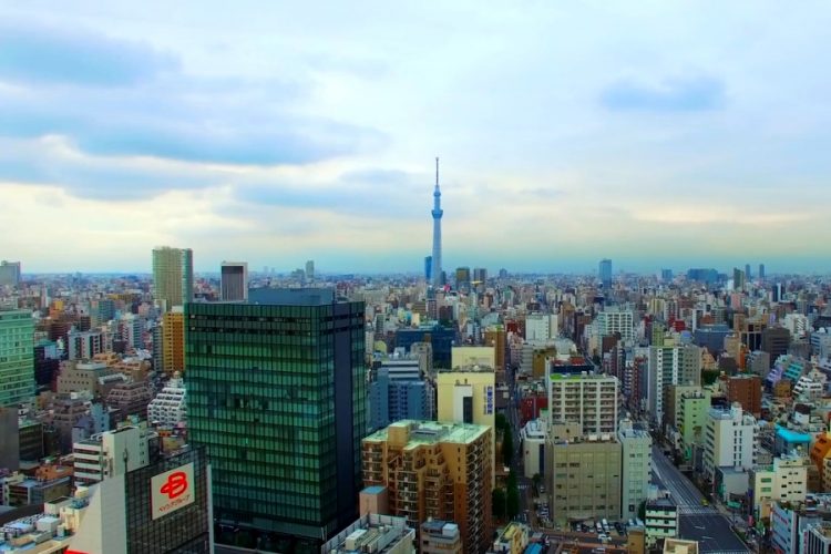 Не обнимать Микки Мауса и не разговаривать - Япония озвучила новые правила для туристов