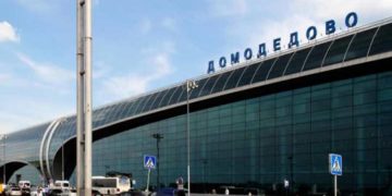 Пассажиры возмущены ситуацией с очередями в Домодедово
