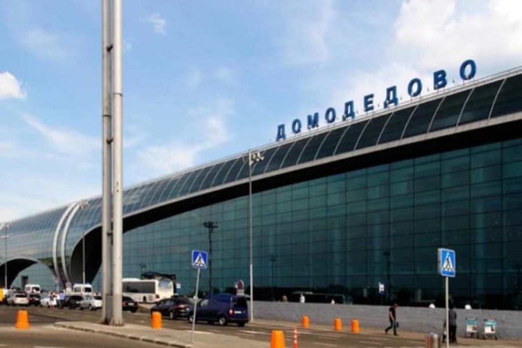 Пассажиры возмущены ситуацией с очередями в Домодедово