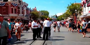 Парк Disney сделал неприятное заявление для привитых от ковида туристов