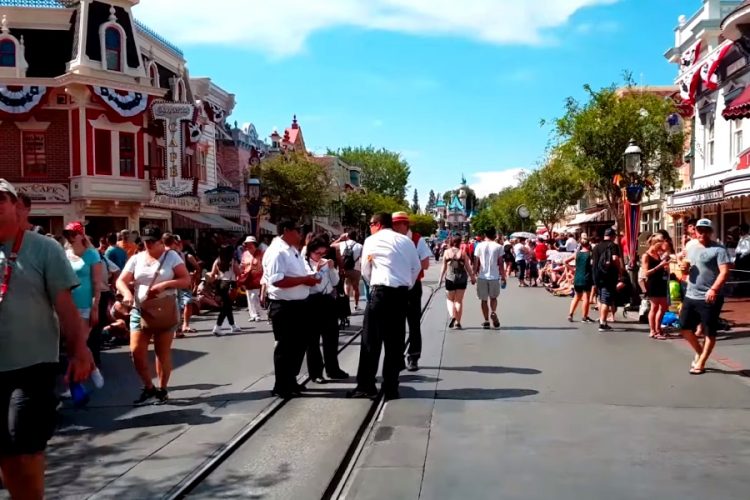 Парк Disney сделал неприятное заявление для привитых от ковида туристов