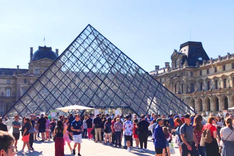 Французский Лувр посчитал туристов и испытал настоящий шок