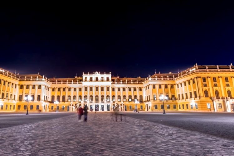 Правительство Австрии перенесло сроки окончания локдауна