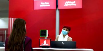 Авиакомпания Emirates предложит спецтарифы на ПЦР-тесты