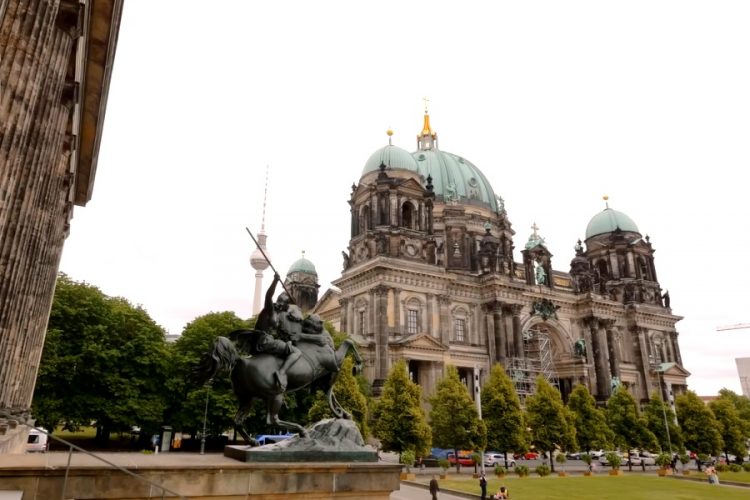 Мировое сообщество выступает против вакцинации туристов от коронавируса