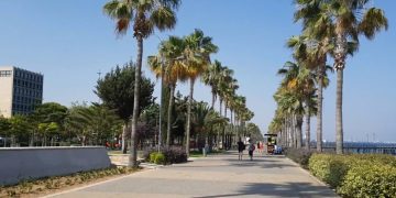 Стало известно, начнет ли Кипр принимать россиян без тестов и карантина