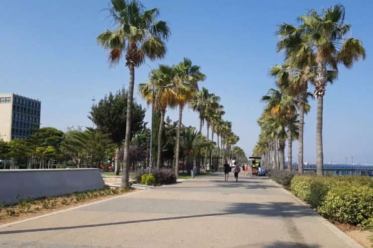 Стало известно, начнет ли Кипр принимать россиян без тестов и карантина