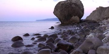 На курортах Крыма ждут лето в январе
