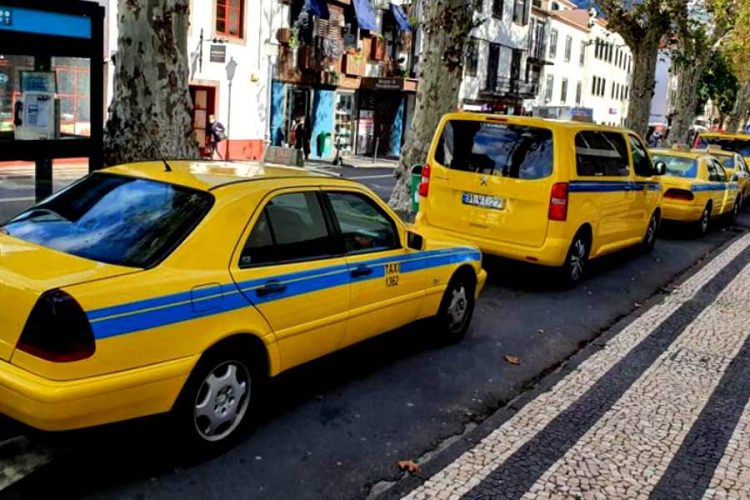 Запрещенное приложение такси стало доступным в Турции