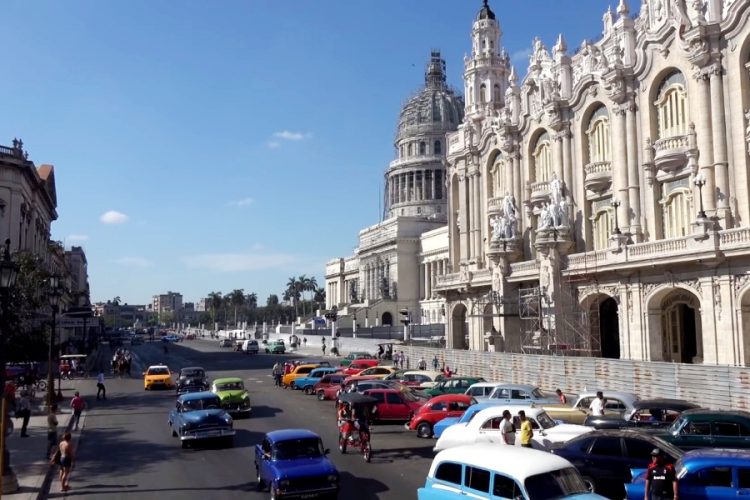 Распространяется информация о массовом закрытии туристов на карантин на Кубе