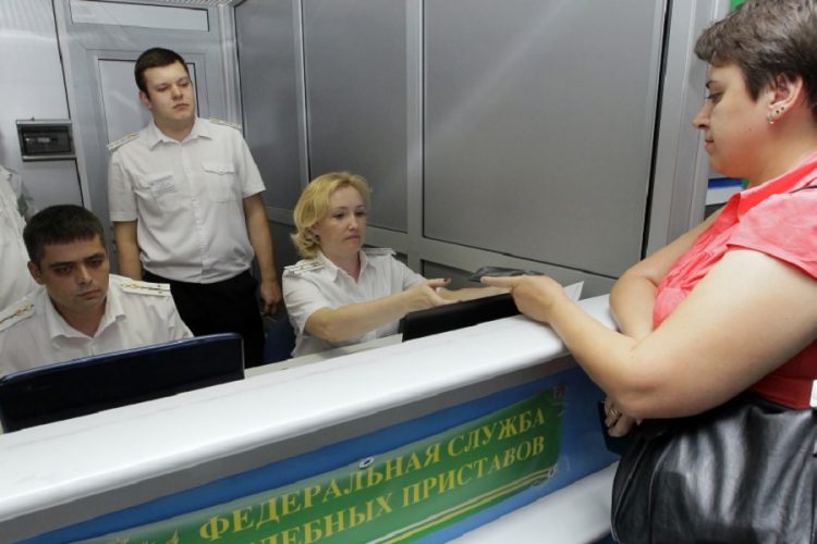 новость 11-02-2021 3,8 миллионам россиян из-за долгов запретили выезд за рубеж