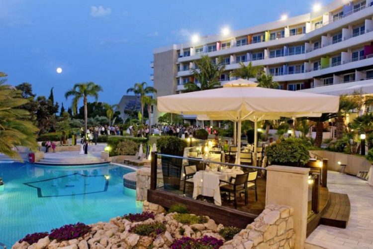 новость 09-02-2021 Отельеры Кипра испугались, что открытие острова сорвется